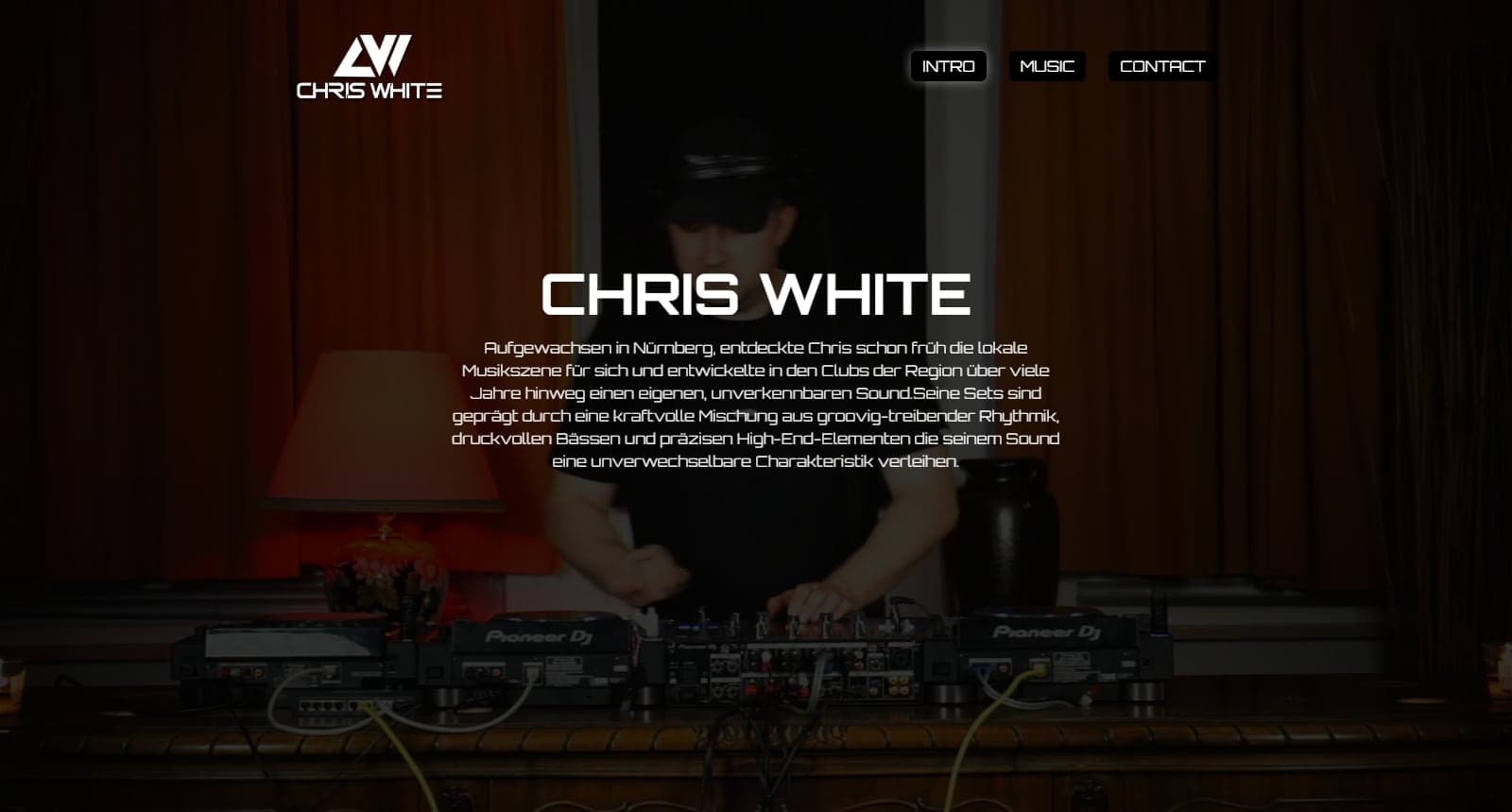 Startseite von Chris White in der Desktop-Ansicht